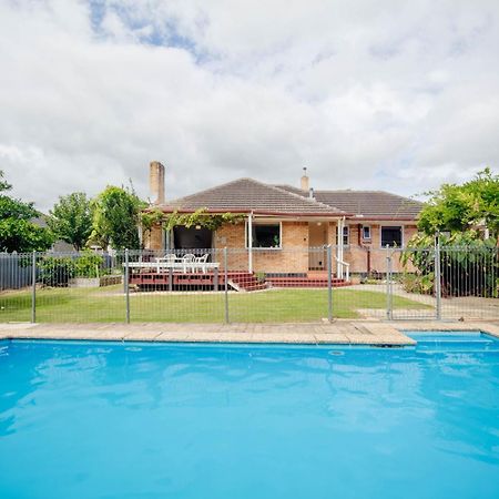 Central Location So Much Space Pool Opens In Summer Villa Hamilton Exterior foto